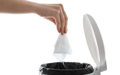 Smid kun vådservietter i skraldespanden - ikke i toilettet
