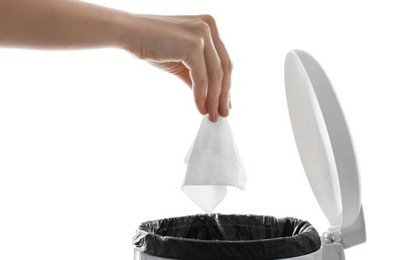 Smid kun vådservietter i skraldespanden - ikke i toilettet